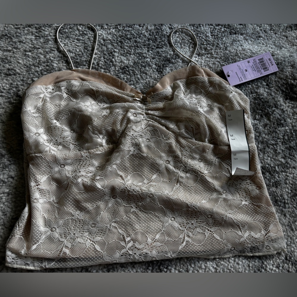 NWT Wild Fable Overlay Cami Top Nude Cream Floral Lace Mesh Back Size: Medium